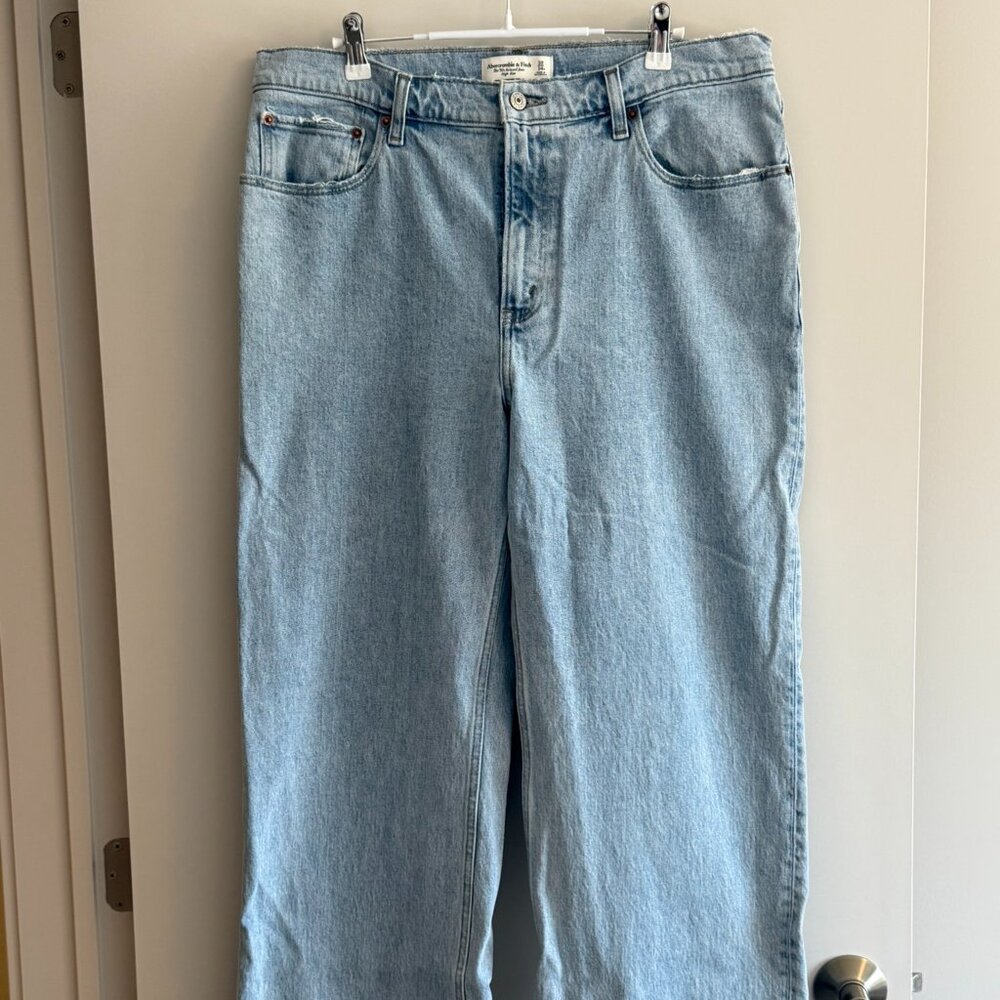 Abercrombie High Rise 90s Relaxed Jeans, Light Wash